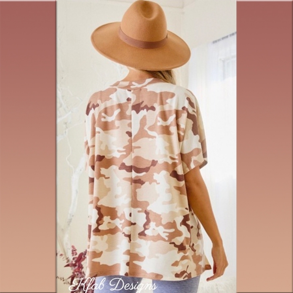Camo Hi Lo V Neck Screen Print Top NEW - Picture 4 of 8